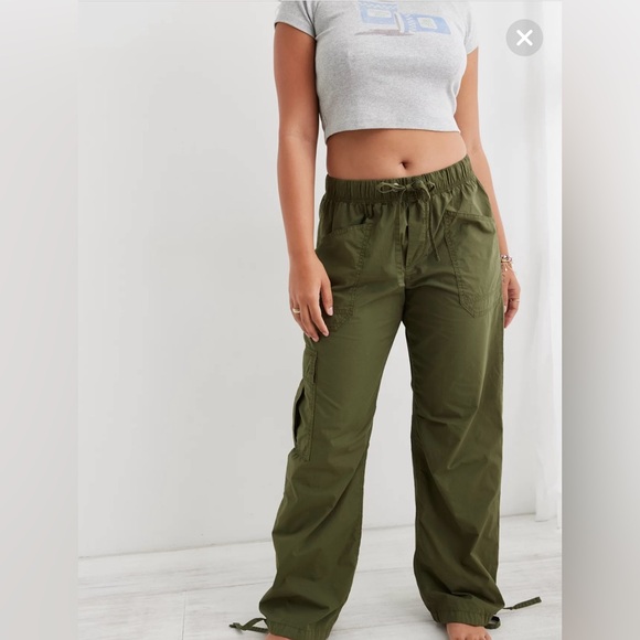 Aerie NWT Olive Green Avenue Baggy Cargo Everyday Casual Pants Women’s Medium - Picture 2 of 7